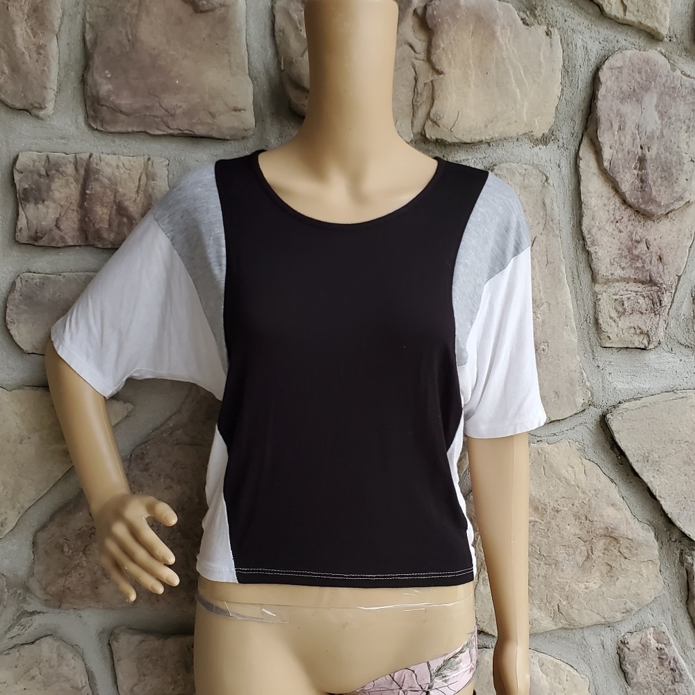 LUNA TIKS | Black Gray White Block Crop Top